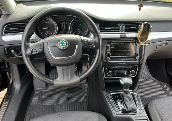 Skoda Superb cena 29900 przebieg: 273600, rok produkcji 2011 z Wejherowo małe 172